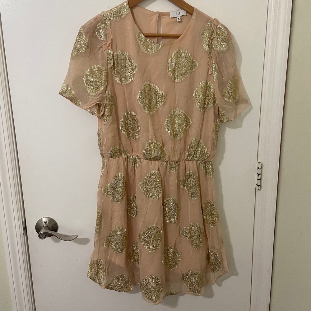 NSR | Women’s Peach Pink Rose Gold Brocade Short Sleeve Dress | Size 
Medium